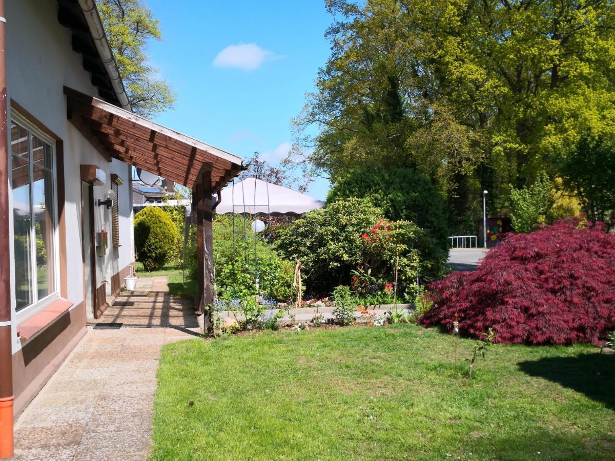 Kuenstler Ferienwohnung 3 Zimmer Kueche Bad Zentrale Lage Wulsbuttel Luaran gambar