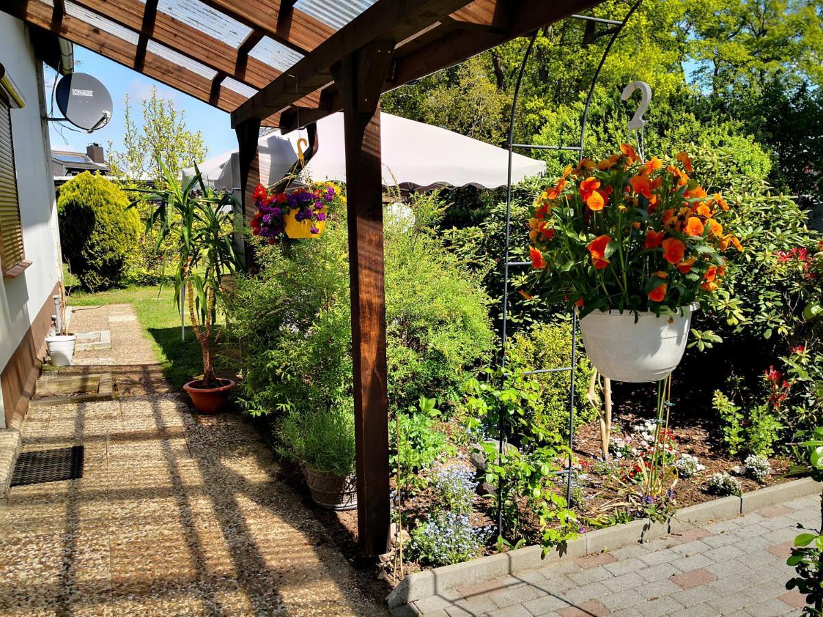 Kuenstler Ferienwohnung 3 Zimmer Kueche Bad Zentrale Lage Wulsbuttel Luaran gambar