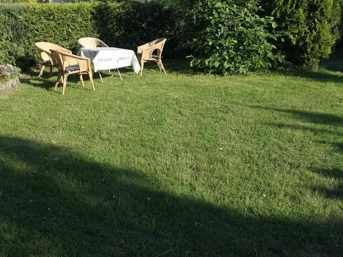Kuenstler Ferienwohnung 3 Zimmer Kueche Bad Zentrale Lage Wulsbuttel Luaran gambar