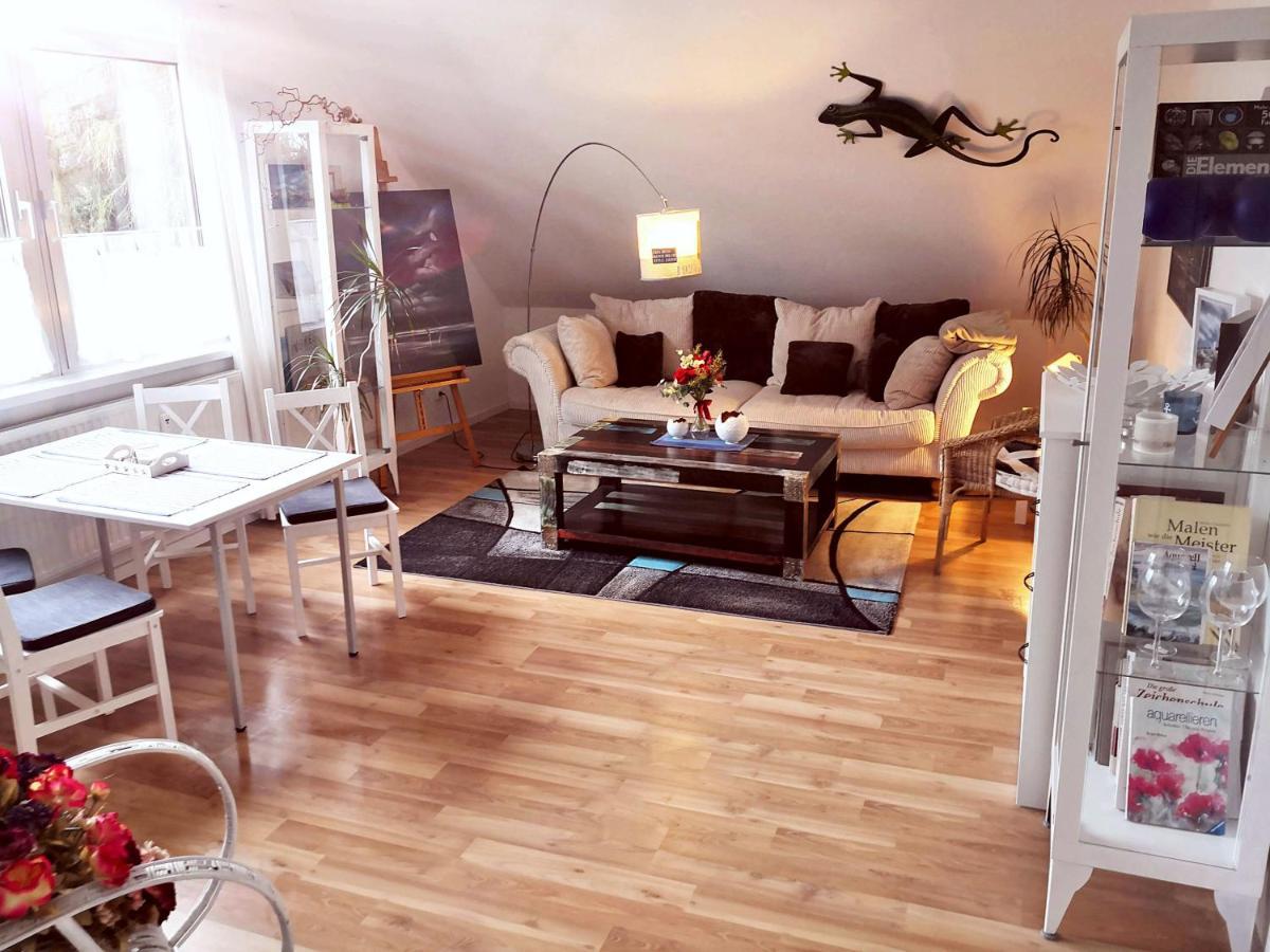 Kuenstler Ferienwohnung 3 Zimmer Kueche Bad Zentrale Lage Wulsbuttel Luaran gambar