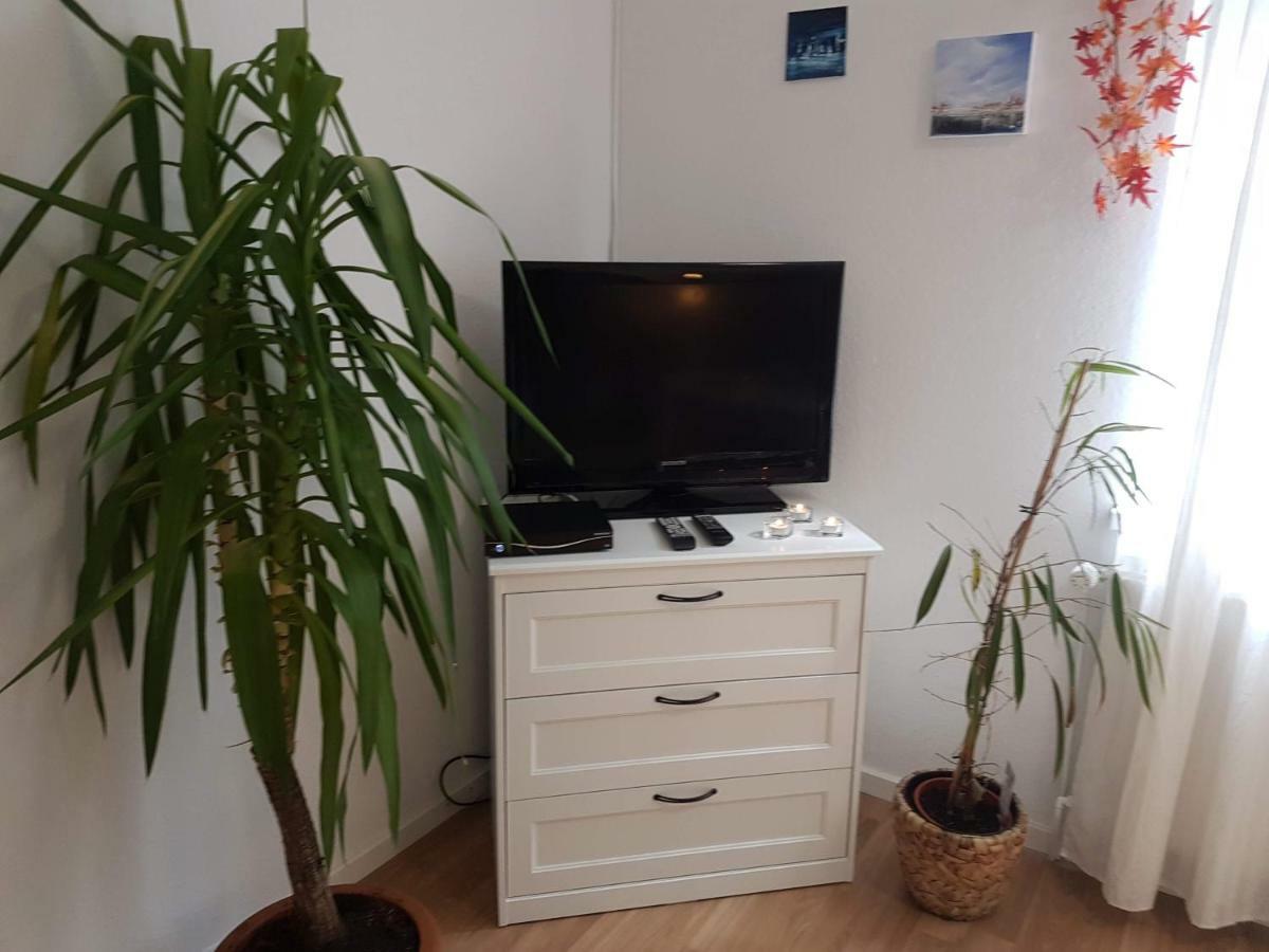 Kuenstler Ferienwohnung 3 Zimmer Kueche Bad Zentrale Lage Wulsbuttel Luaran gambar